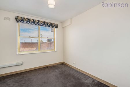 Beachfront Ground Floor Apartment with Courtyard - Photo 2