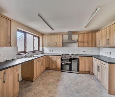 4 bedroom detached house to rent - Photo 6