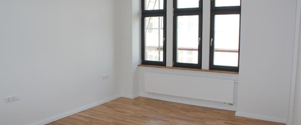 Gemütliche Wohnung in zentraler Lage - Tageslichtbad - Balkon und Parkett! - Photo 1