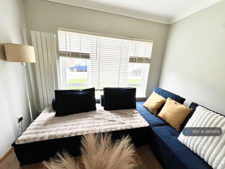 1 bedroom flat to rent - Photo 2