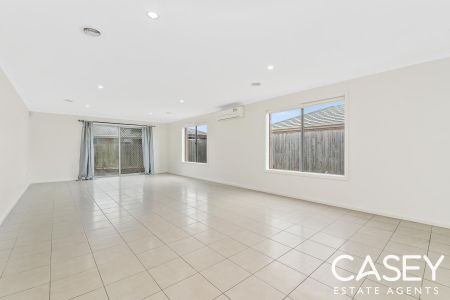 30 Fernisky Drive, Cranbourne East - Photo 2