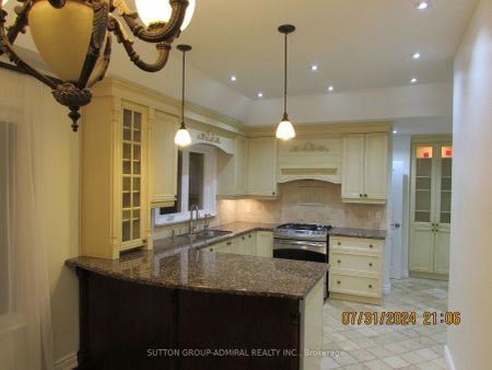 Detached Home For Lease | N9244900 - Photo 3