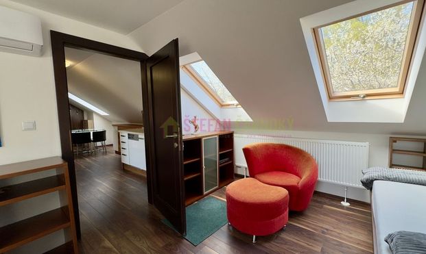 UBYTOVANIE TEŠEDÍKOVA ZDIELANÉ UBYTOVANIE V 3 IZBÁCH 2 KUCHYNE 6 ĽUDÍ PO DVOCH NA IZBE - Fotografia 1