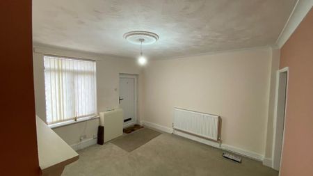 2 bedroom semi-detached house to rent - Photo 2