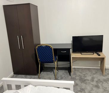 2 Bed Flat, Heywood Street, M8 - Photo 1