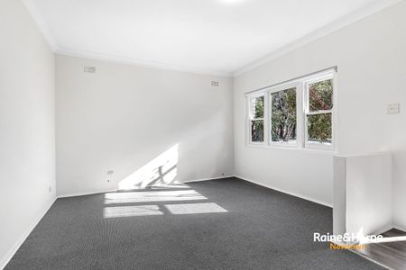 Updated three bedroom brick home - Photo 5