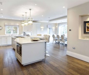 An exceptional five bedroom home with cinema room & gym, set within... - Photo 6