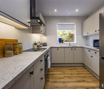 6 bedroom house to rent - Photo 2