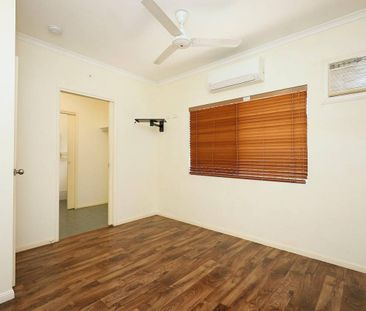 Airconditioned Home – Solar – No Rear Neighbours - Photo 2