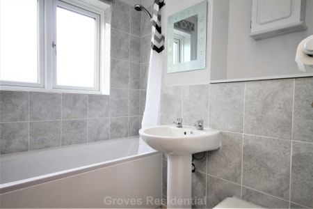 Price £1,200 pcm - Available 24/11/2025 - Unfurnished - Photo 3