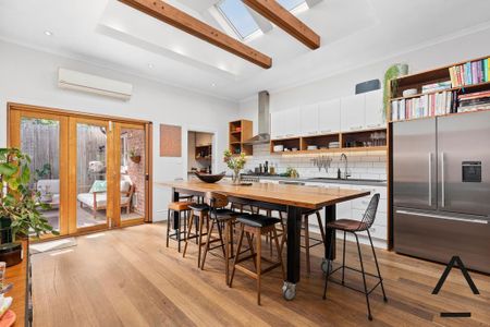 Style & Interior Precision - Photo 3