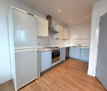 3 bedroom flat to rent - Photo 3
