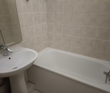 Appartement RUE HINCMAR - Photo 2