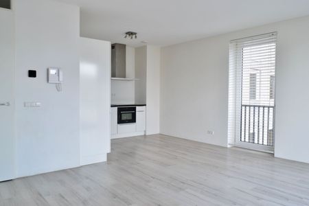 Appartement te huur: Nida Senffstraat 75 1095 MX Amsterdam - Photo 2