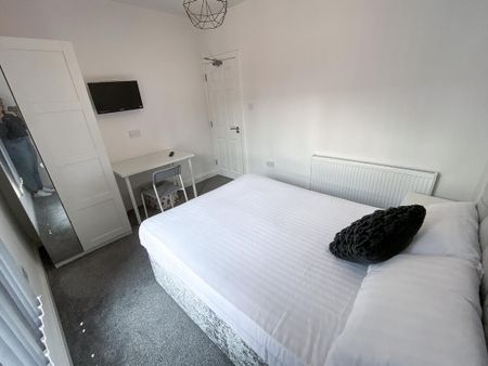 3 bedroom terraced house to rent - Photo 2