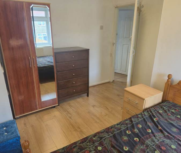 1 bedroom in a house share to rent - Photo 5