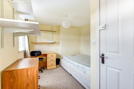 6 bedroom house to rent - Photo 3