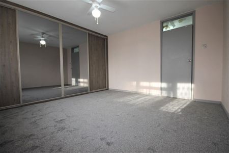 Peninsular Close, Feltham,TW14 - Photo 4