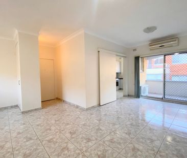 Spacious Two Bedroom Apartment - Photo 1