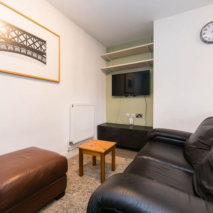 Brudenell View, Hyde Park, Leeds - Photo 1