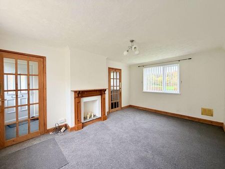 3 bedroom end of terrace house to rent - Photo 2