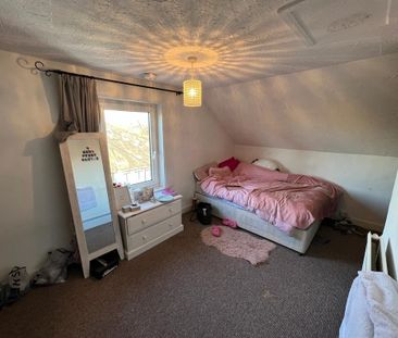 4 bedroom semi-detached house to rent - Photo 3