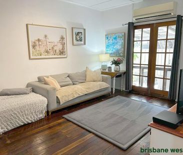 BEAUTIFUL FAMILY HOME - Photo 1