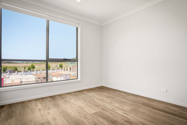 Stunning Brand New 5 Bedroom Family Home in Marsden Park - Photo 1