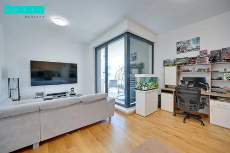 Pronájem krásné novostavby bytu s terasou v nově vzniklé luxusní rezidenci Šantovka Living Olomouc. - Photo 2