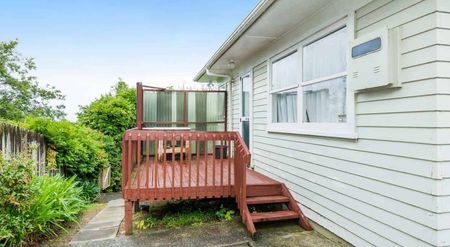 Large family home in great location - Photo 3