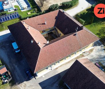Schöne Wohnung mit 2-ZI im zentrum von Straßham! - Photo 2