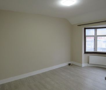 4 bedroom end of terrace house to rent - Photo 1