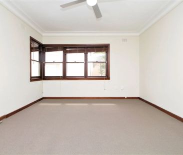 Charming Two Bedroom Apartment Bursting With Character - Photo 2