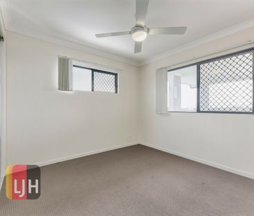 STYLISH 2 BEDROOM UNIT IN CENTRAL LOCATION - Photo 2