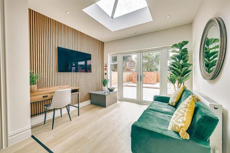 1 bedroom in a house share to rent - Photo 2