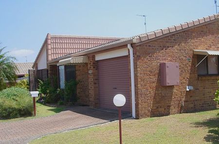 Relaxed Coastal Living - *Please Note Rent Will Increase in July 2026 to $550 p/week - Photo 2