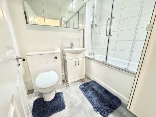 Vicarage Road, Hornchurch, RM12 4AT, Property for rent - Photo 1