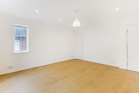 2 bedroom maisonette to rent - Photo 4