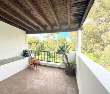 Townhouse in Nueva Andalucía - Photo 2