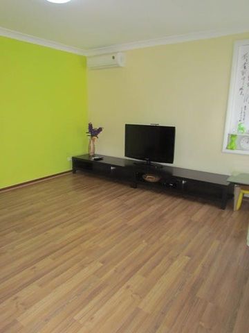 Great Two Bedroom Townhouse - Photo 4