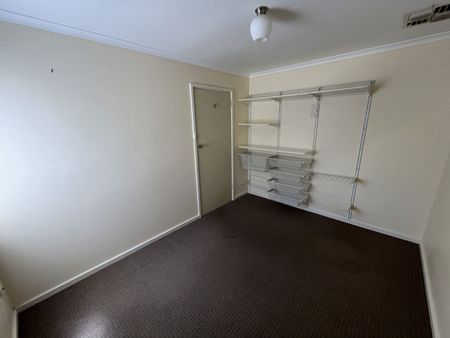 33 Hurcombe Crescent, Port Augusta West - Photo 4