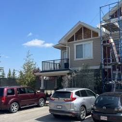 Brand new Floor! 2-bedroom, 2-bathroom townhouse FOUR PLEX in West Spr - Photo 1