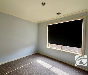 FRESHLY PAINTED THROUGHOUT UNIT IN GREAT LOCATION! - Photo 5