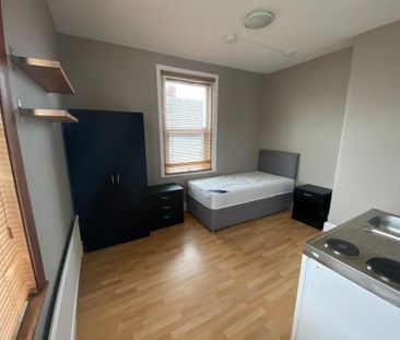 Studio to rent - Photo 2