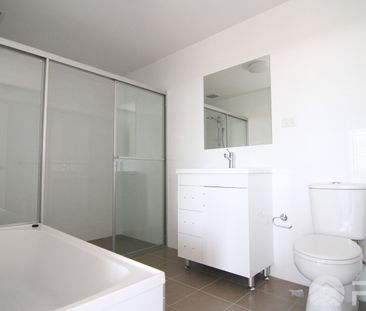 Centre of Parramatta, Modern Apartment, Awesome Specs! - Photo 4