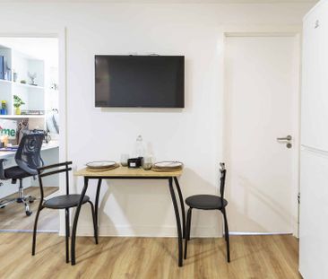 2 Bed Apartment - Photo 6
