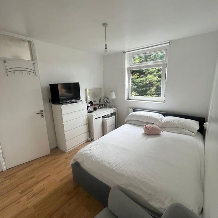 1 Bed Flat, Shepton Court, SW11 - Photo 1