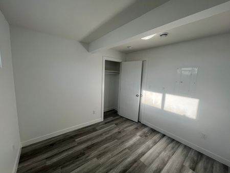 2 Bedroom Lower Unit in Kensington - Photo 4