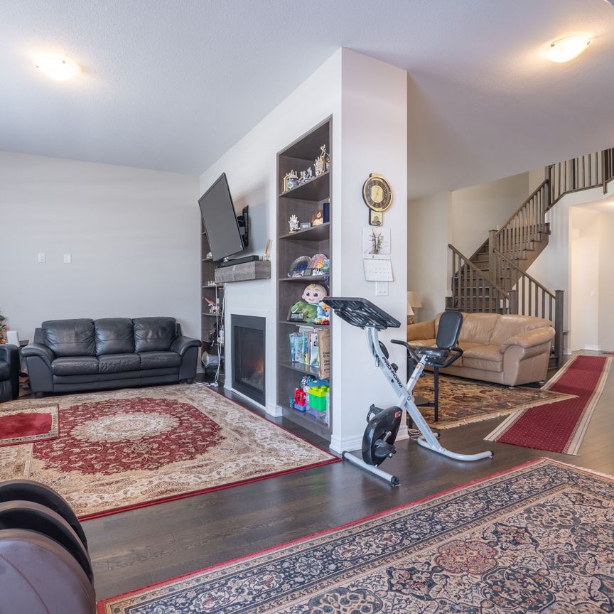 For Lease - 100 Starfire Crescent, Hamilton, Ontario - Photo 1