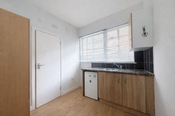 Ashbourne Parade, London W5 - Photo 1